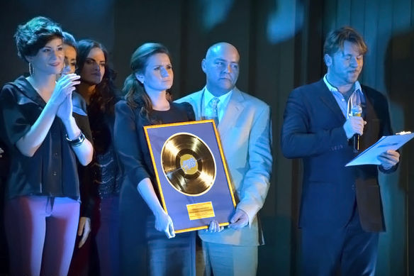 Po decyzji jury, w którym zasiadał między innymi Hirek Wrona, Złotym trofeum w oprawie nagrodzony został młody zespół Hajva Oprawiona Złota Płyta Winylowa Music Star